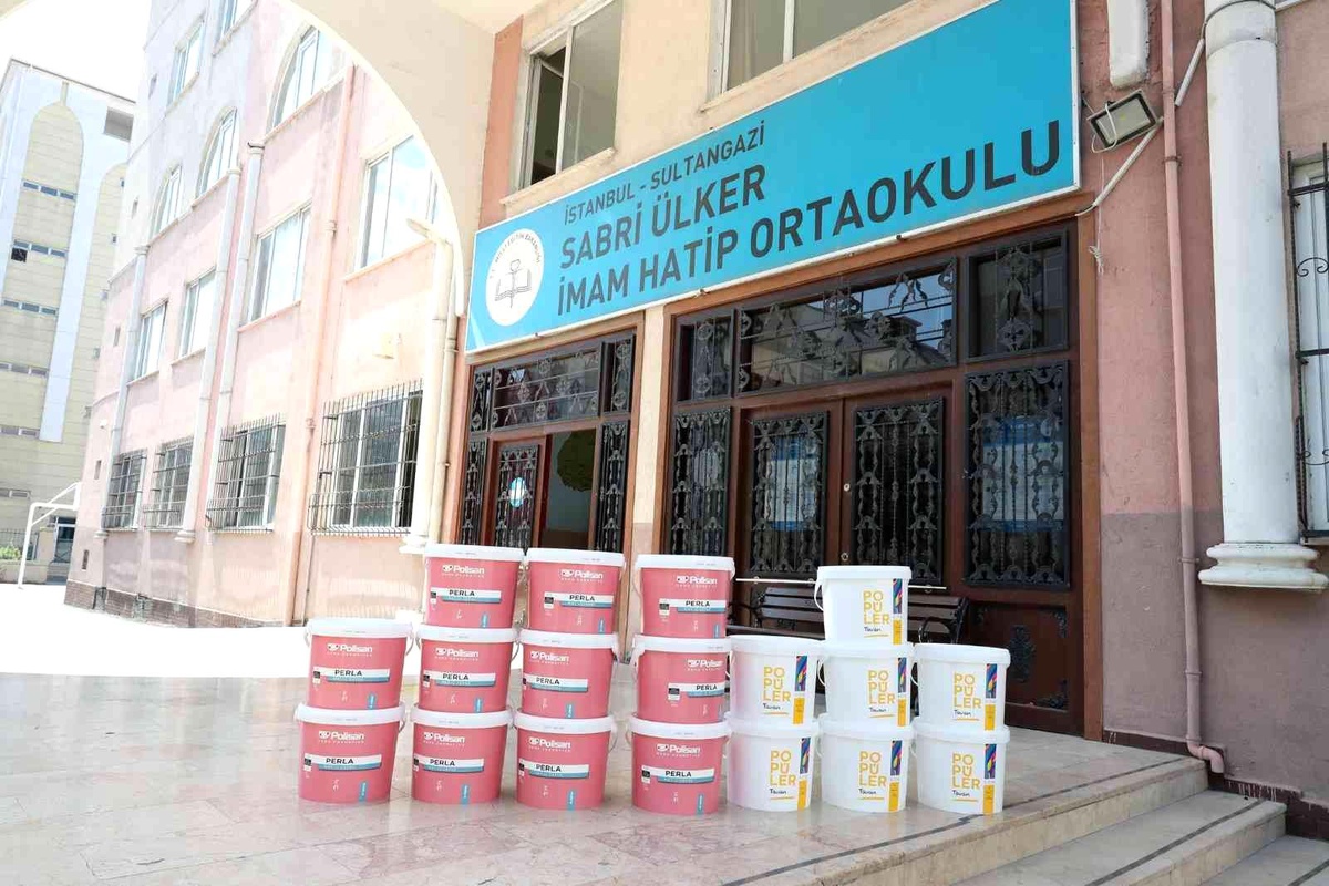 Sultangazi Belediyesi\'nden okullara 40 ton boya desteği