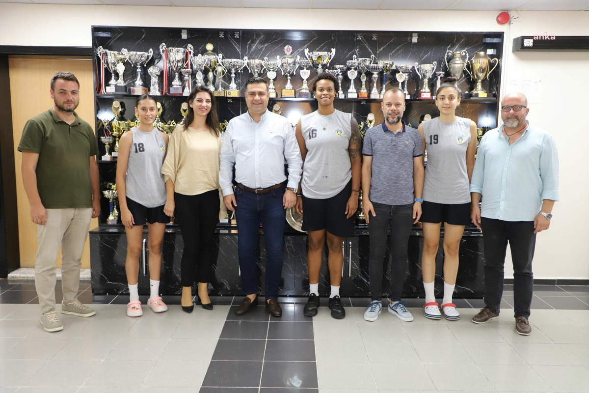 Turgutlu Belediyespor\'un Yeni Sporcularından Turgutlu Belediyespor Başkanı Fırat Honaz\'a Ziyaret