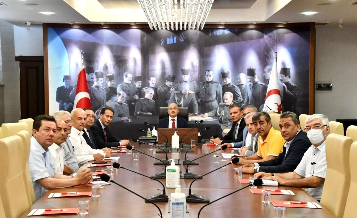 Vali Dağlı\'dan esnafa çağrı: "TEKNOFEST\'te misafirlerimizi en iyi şekilde ağırlayalım"