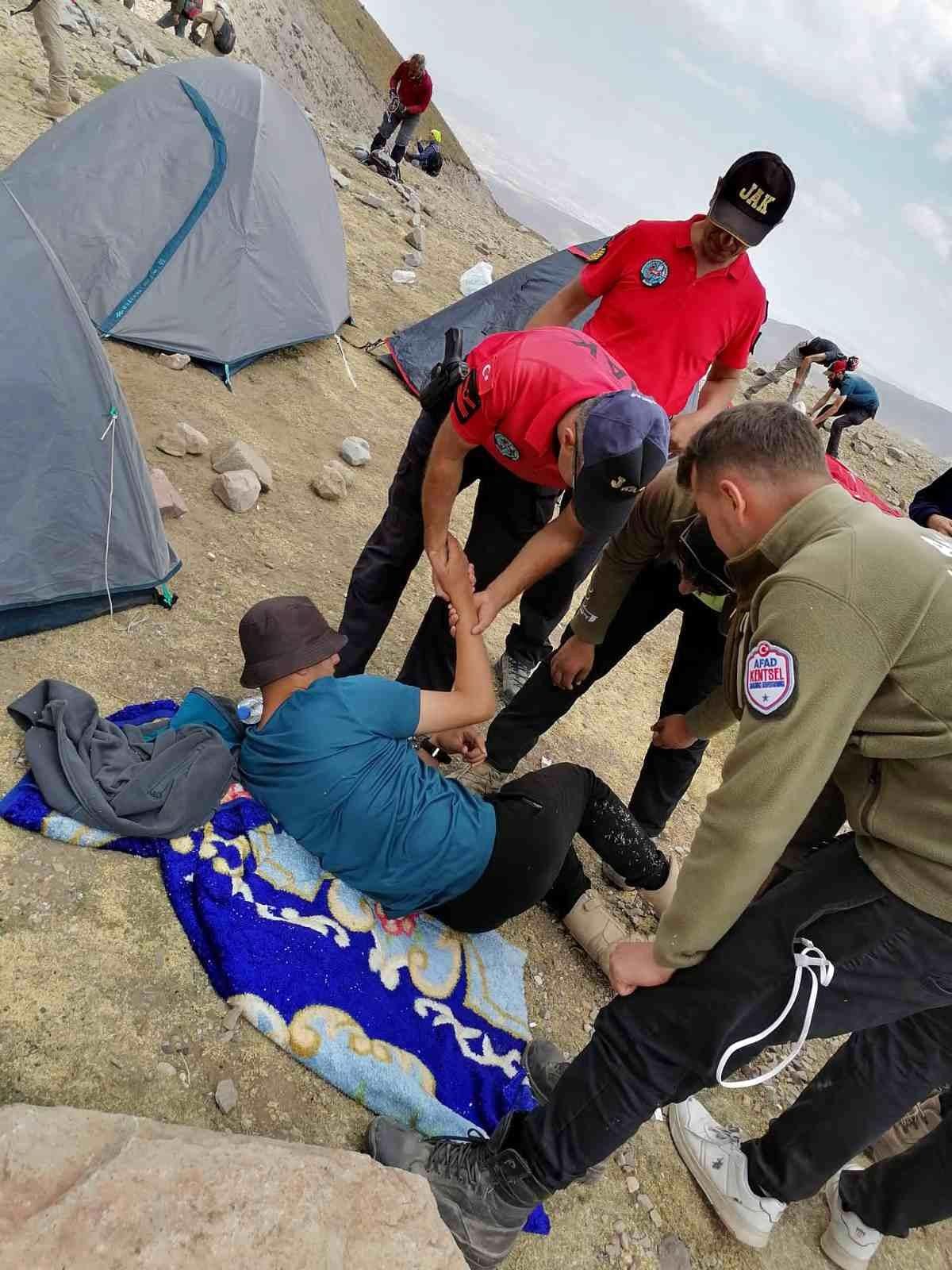 Yaralı dağcının imdadına JAK yetişti