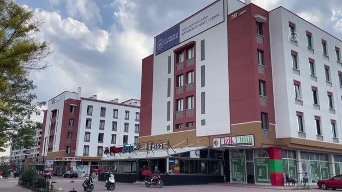 Yurtlardaki ücretsiz konaklamadan yararlanan yüzlerce genç Konya\'yı ziyaret etti