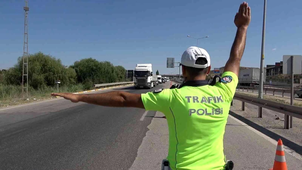 43 ilin geçiş güzergahında sıkı denetim: Otobüs, tır, kamyon tek tek durduruldu