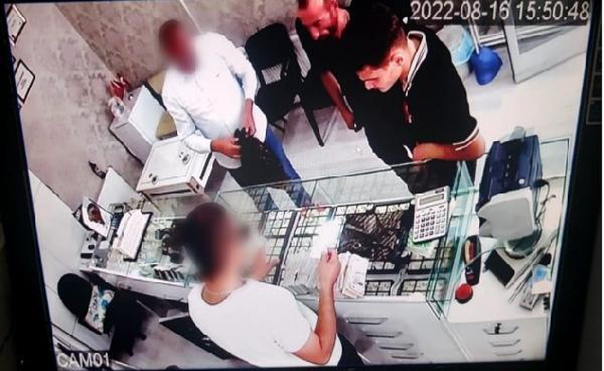 800 bin TL\'lik hırsızlık yapan 3 şüpheli, kamera görüntülerinden yakalanıp, tutuklandı
