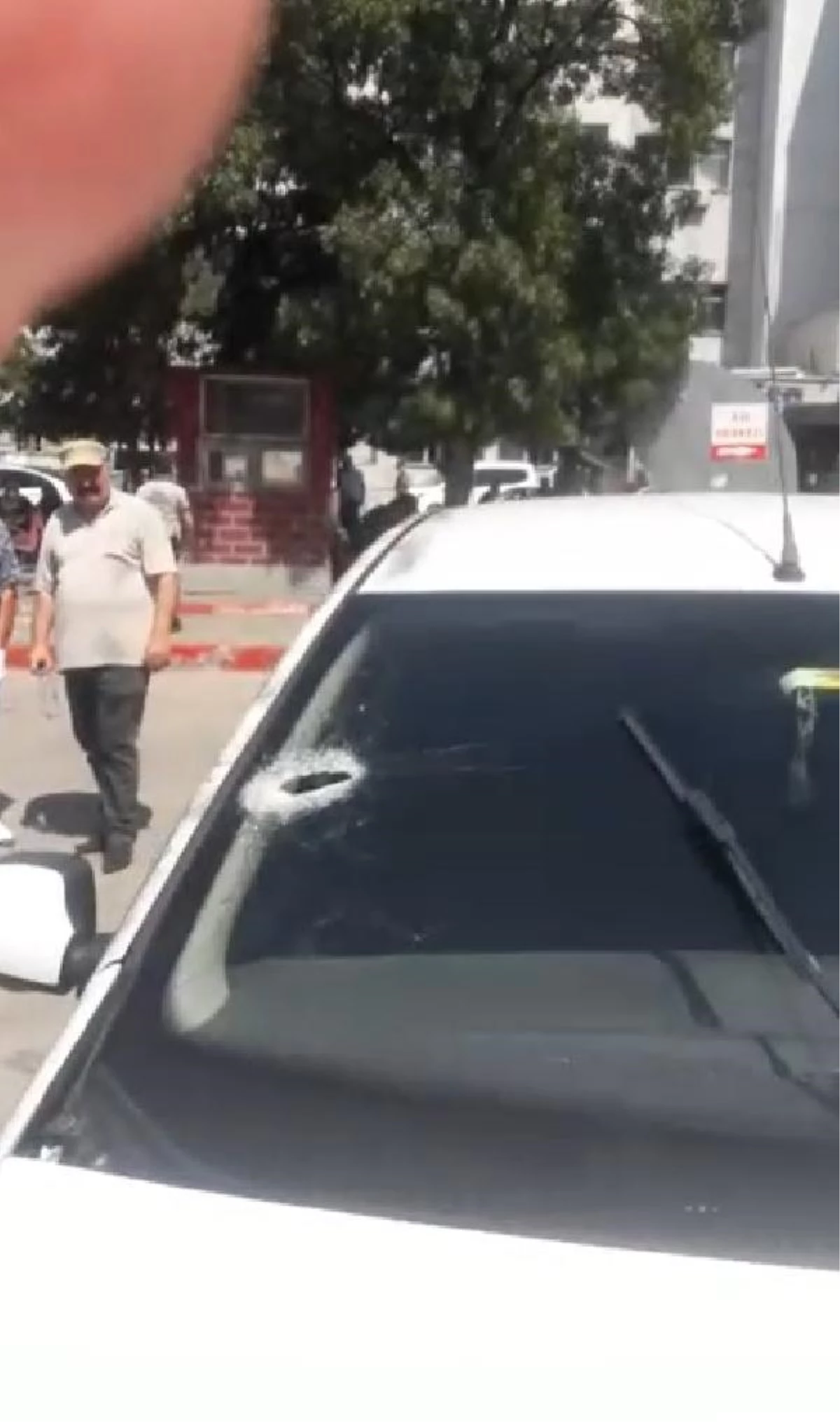 Ankara\'da otomobildekilere silahlı saldırı; 1 yaralı