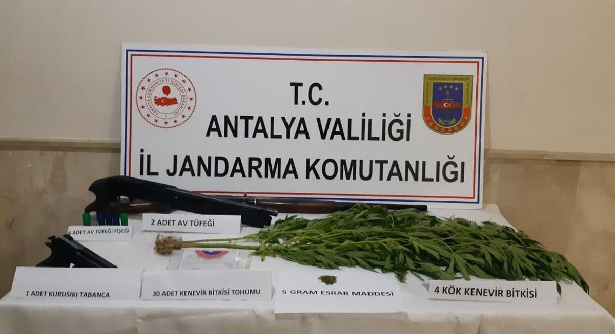 Antalya\'da uyuşturucu operasyonunda 3 şüpheli yakalandı