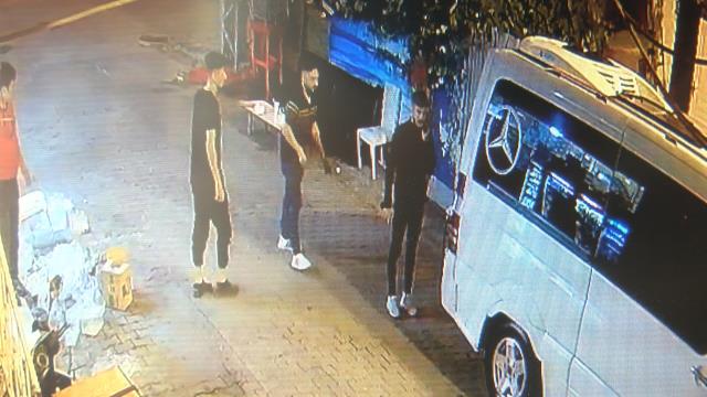 Bahçelievler'de gürültü yapanları uyaran adamı eşinin yanında başından vurdular Bahçelievler'de gürültü yapanları uyaran adamı eşinin yanında başından vurdular