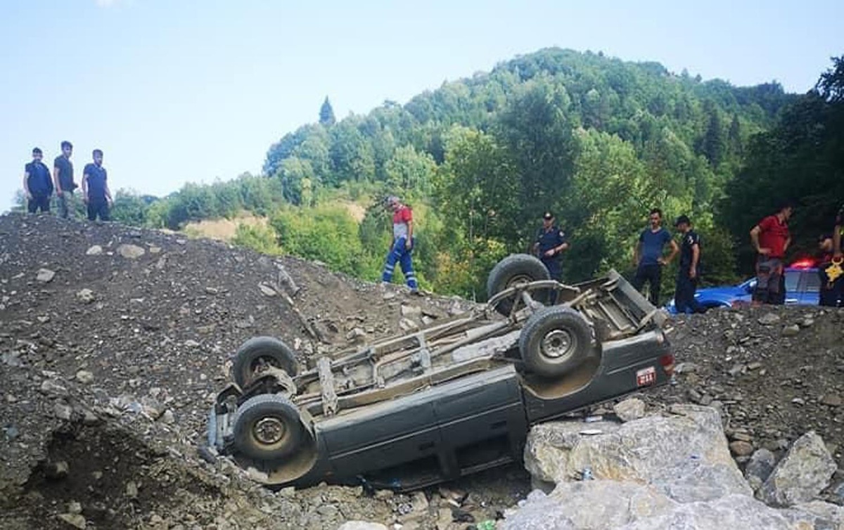 Bartın\'da meydana gelen trafik kazasında 3 orman işletme görevlisi yaralandı