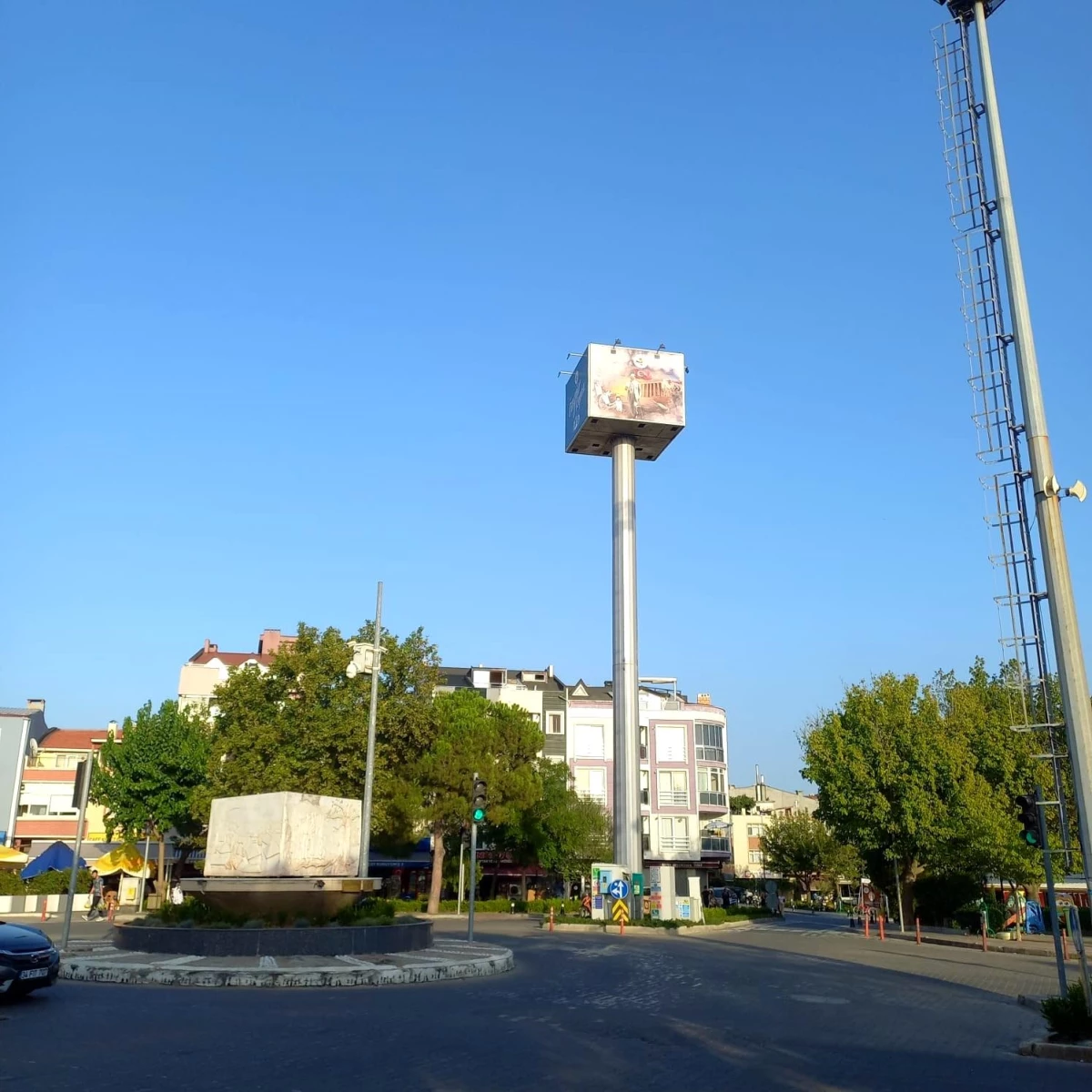 Baz istasyonlarını Atatürk fotoğrafı ile kapatan CHP\'li belediyeye tepki