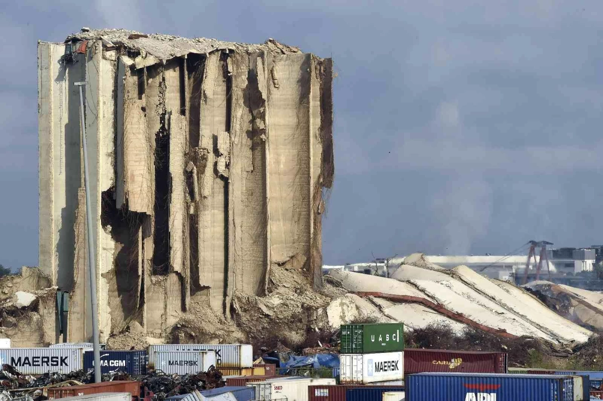 Beyrut Limanı\'ndaki silonun kuzey kısmı tamamen yıkıldı