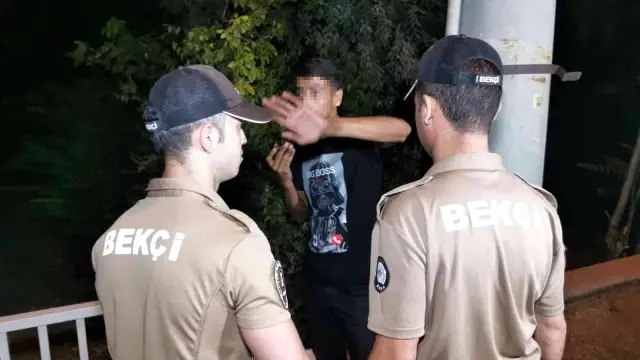 Ehliyetsiz sürücü, 'Aksaray'ı topla gel bunların kaşıntıları var' deyip polisleri dövdürmek için adam çağırdı