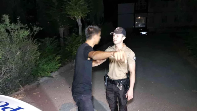 Ehliyetsiz sürücü, 'Aksaray'ı topla gel bunların kaşıntıları var' deyip polisleri dövdürmek için adam çağırdı