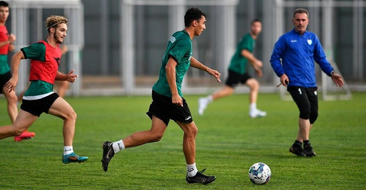 Bursaspor\'un genç futbolcusu Kadir Fidan\'ın bileğinde kırık tespit edildi