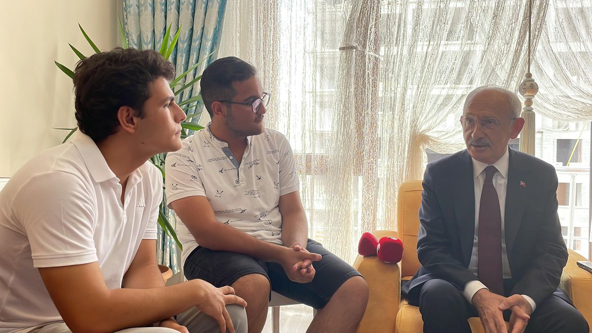 CHP Genel Başkanı Kılıçdaroğlu, YKS\'de Niğde\'de birinci olan öğrencilerle buluştu