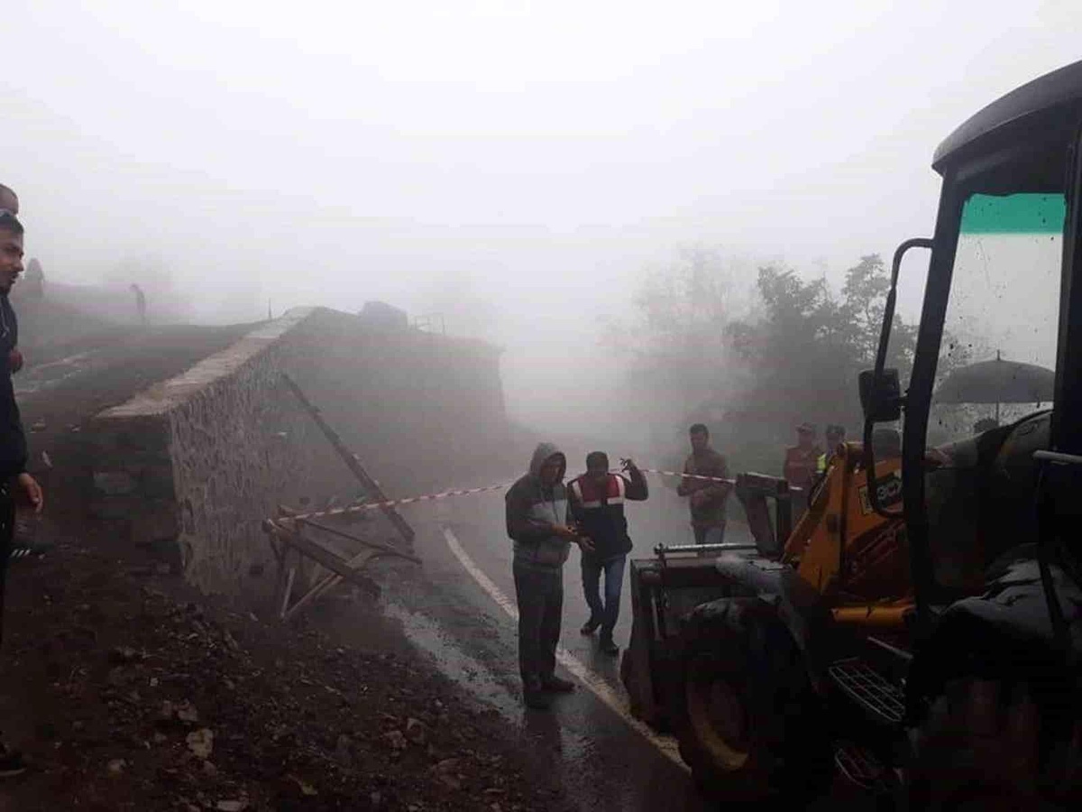 Çöken duvarın altında kalan motosikletli hayatını kaybetti