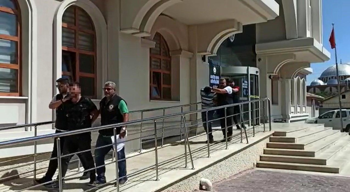 Dur ihtarına uymayıp polise çarpan sürücü tutuklandı