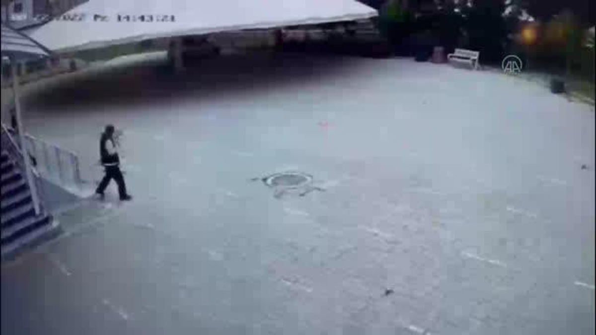 Van\'da düzensiz göçmenleri alıkoyarak ailelerinden fidye isteyen 3 şüpheli tutuklandı