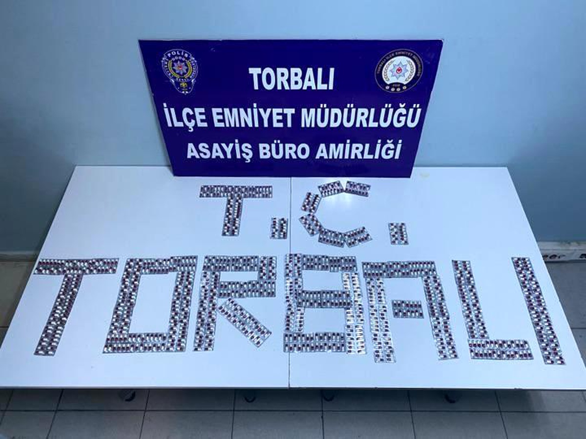 Ecza deposu gibi: İzmir\'de bir kişiden 980 adet sentetik ecza ele geçirildi