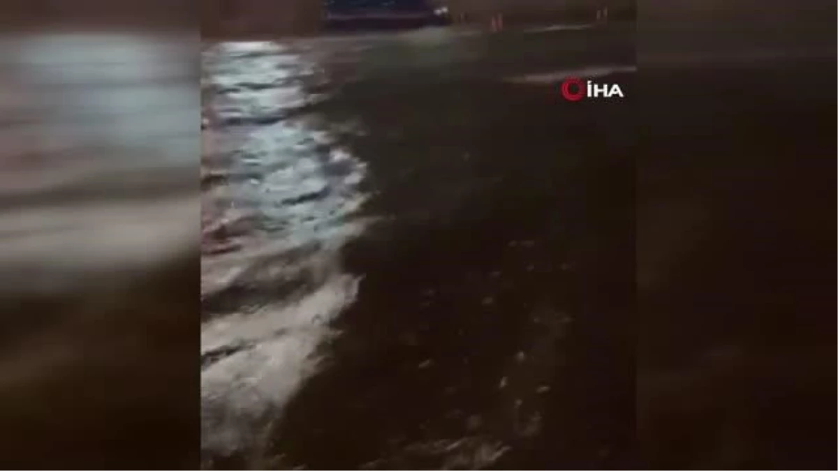 Edirne\'de şiddetli yağmur: Yollardan adeta nehir aktı