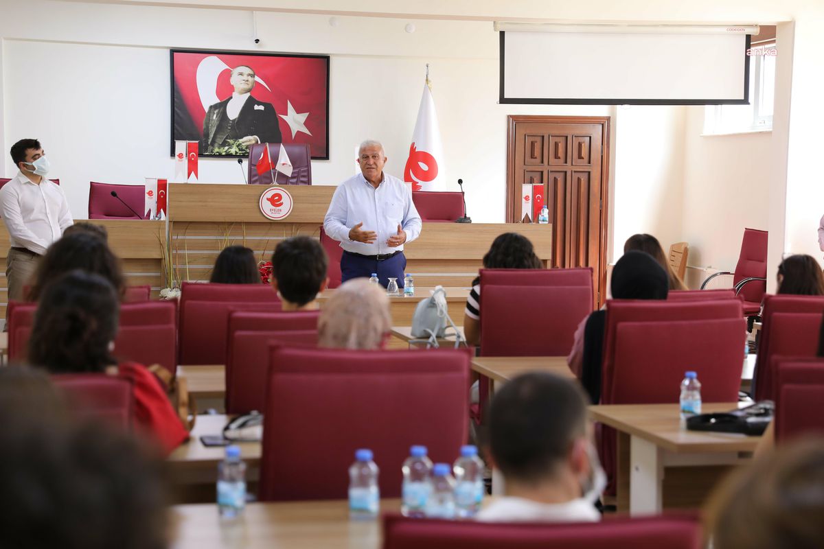 Aydın yerel haberi: Efeler Belediye Başkanı Atay, Öğrencilerle Bir Araya Geldi