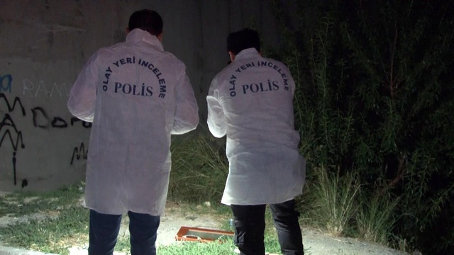 Esenyurt'ta 'çöp atma' kavgasında silahlar konuştu: 3 yaralı Esenyurt'ta 'çöp atma' kavgasında silahlar konuştu: 3 yaralı