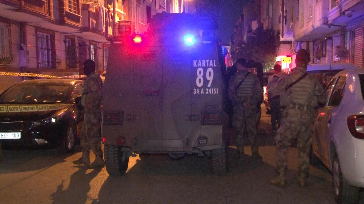 Esenyurt\'ta "çöp atma" kavgası silahlı çatışmaya dönüştü: 3 yaralı