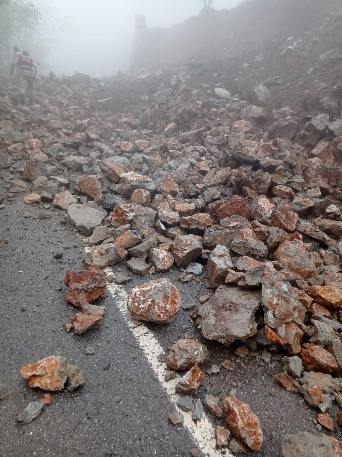 Hatay\'da çöken istinat duvarının altında kalan motosiklet sürücüsü öldü