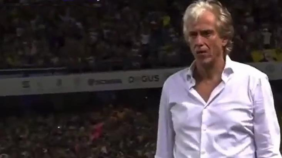 Jorge Jesus\'un, Fenerbahçe\'nin 4. golünden sonra rakip kulübeye yaptığı hareket gündem oldu