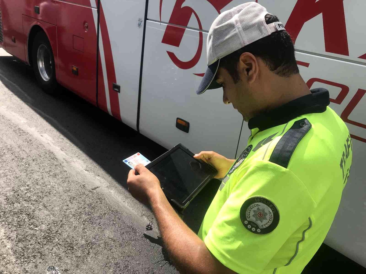 İstanbul 15 Temmuz Demokrasi Otogarı\'nda otobüs denetimi