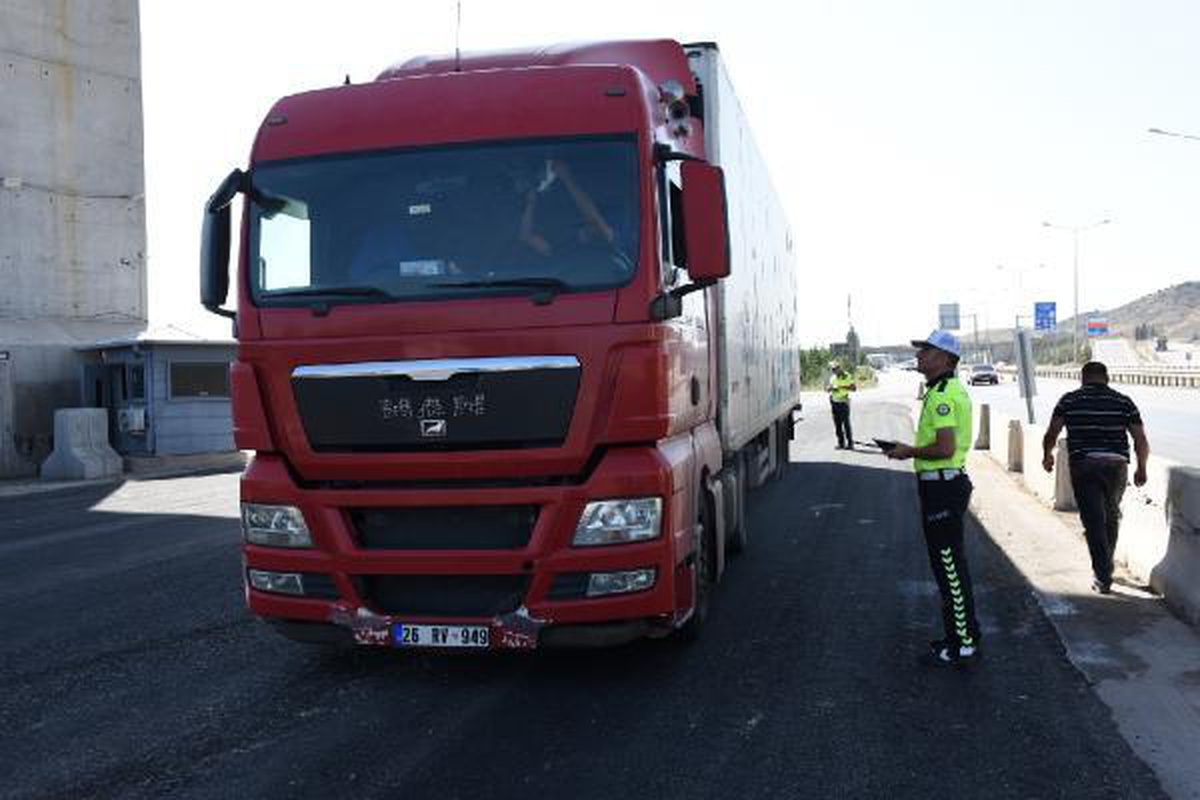 \'Kilit kavşak\'ta ağır tonajlı araç denetimi