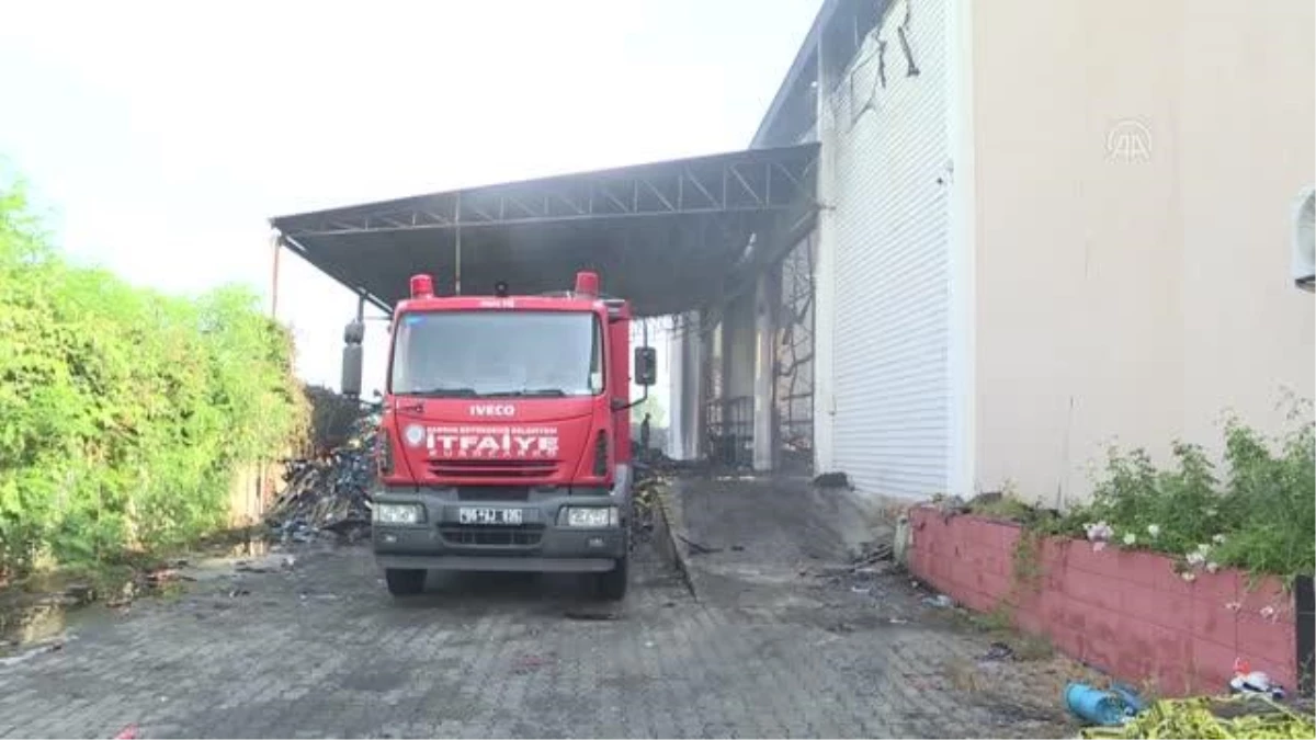 Samsun\'da kozmetik ürünleri deposundaki yangın kontrol altına alındı