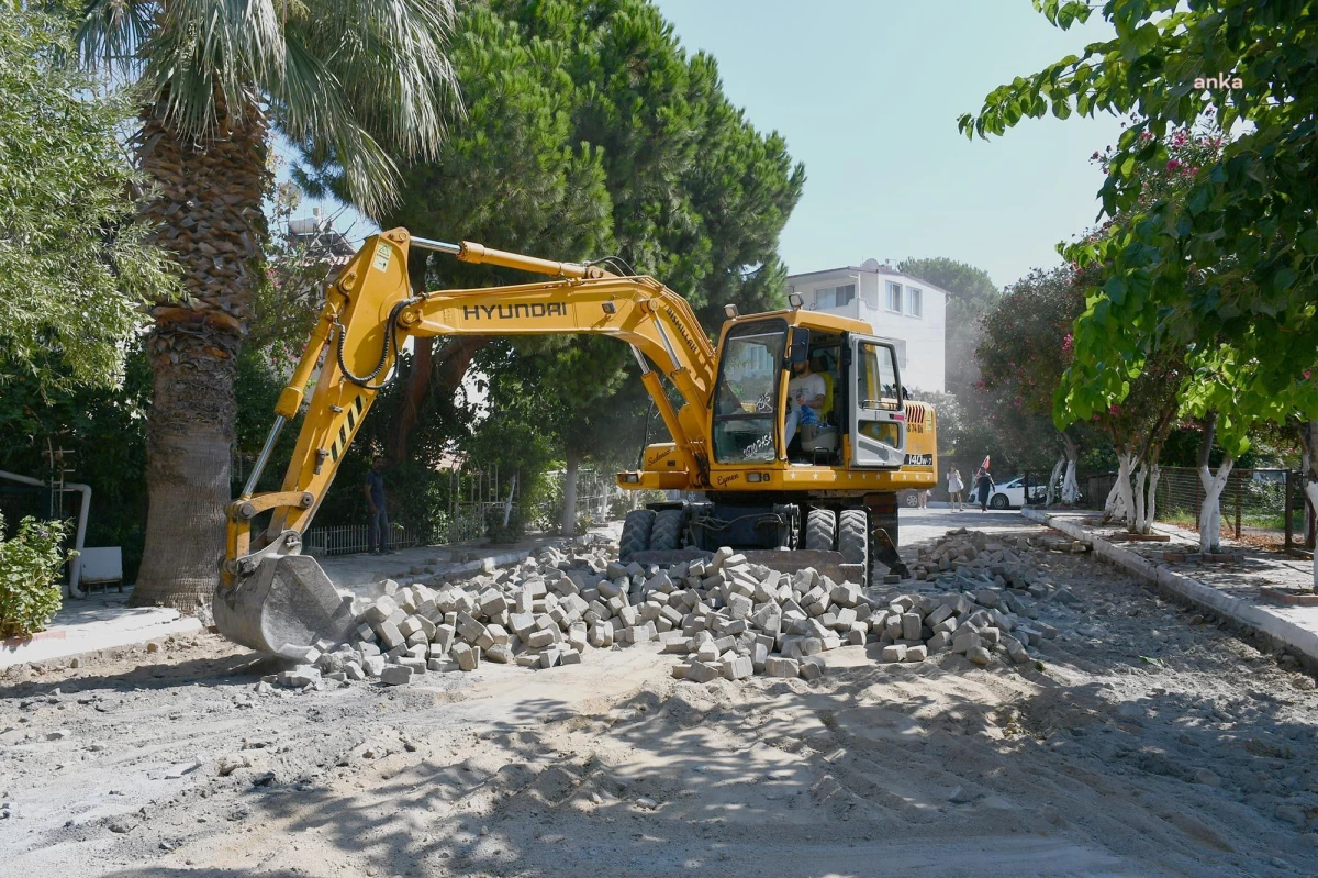 Kuşadası Belediyesi, Kadınlar Denizi Mahallesindeki Yolları Yeniliyor