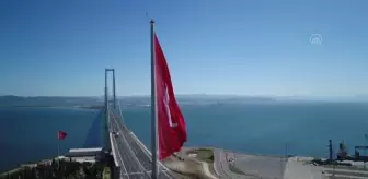 Osmangazi Köprüsü ihtişamıyla hayran bırakıyor
