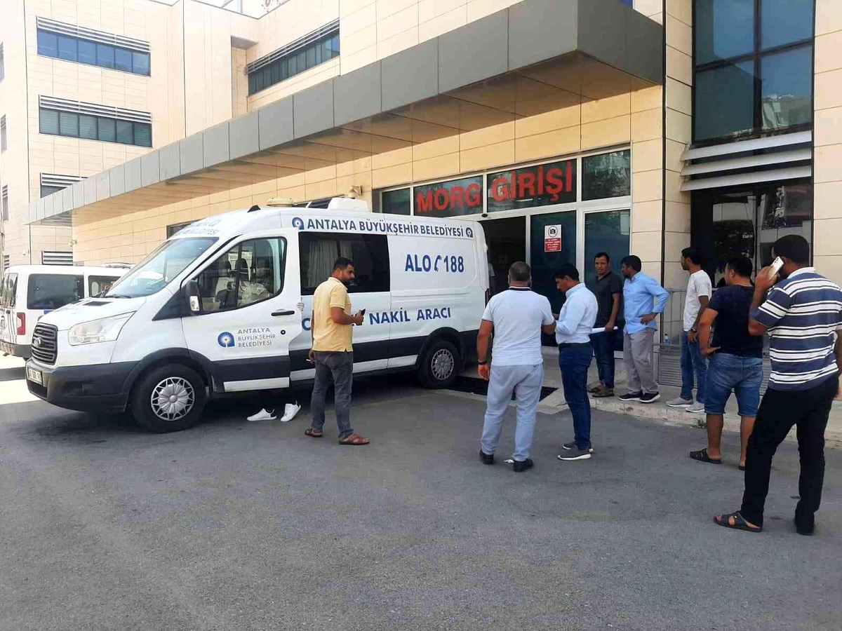 Otomobilin çarptığı Rümeysa hayata tutunamadı