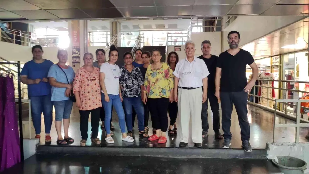 Pasajları yıkılmasın diye gelinlik yaktılar