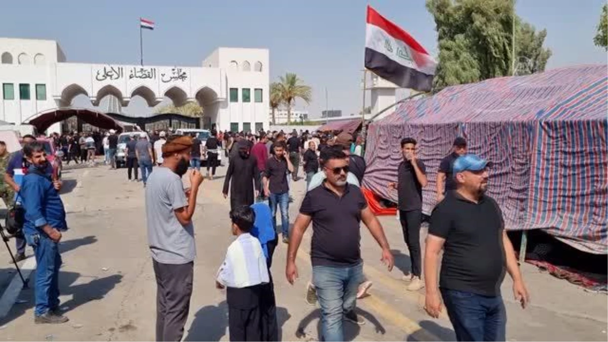 Irak\'ta Sadr destekçilerinin Yüksek Yargı Konseyi önündeki eylemine karşı mahkeme harekete geçti