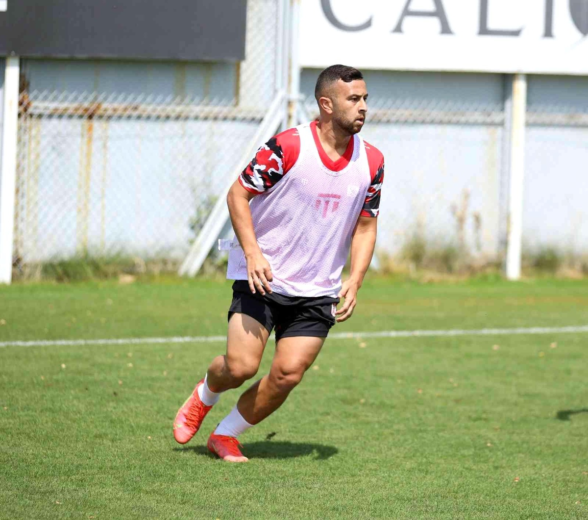 Sivasspor\'un yeni transferi Dia Saba ilk idmanına çıktı