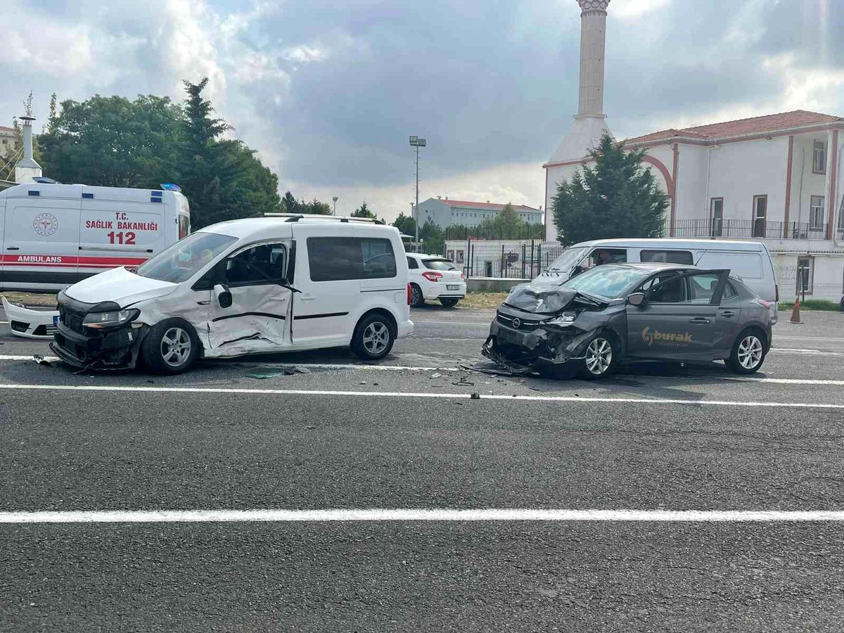 Süleymanpaşa-Muratlı yolunda kaza: 3 yaralı