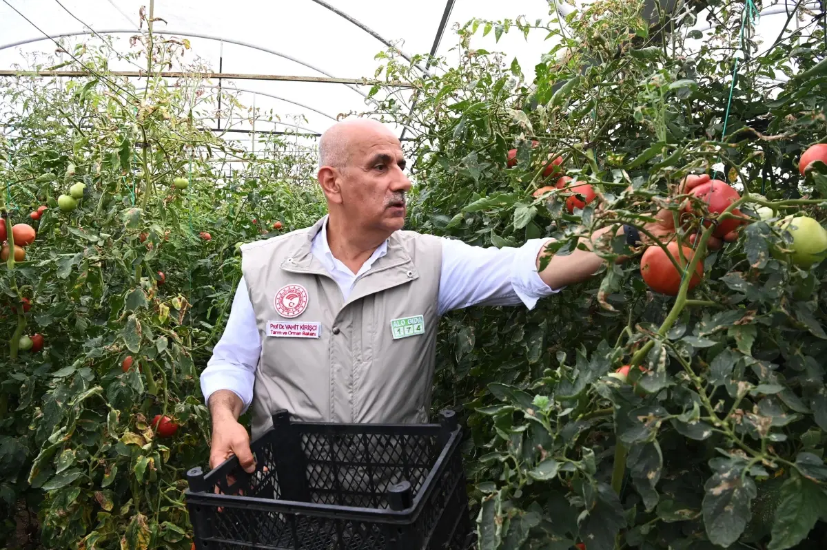 Tarım ve Orman Bakanı Vahit Kirişci, Sarıyer Gümüşdere köyünü ziyaret etti Açıklaması