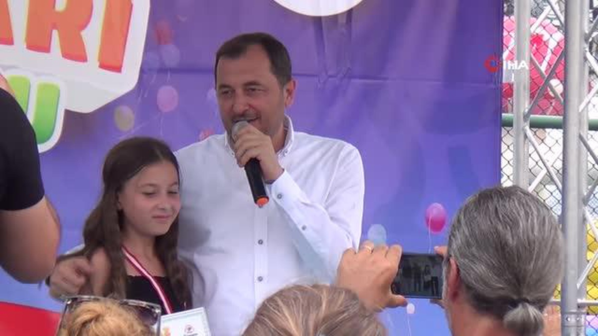 Tekirdağ\'da Yaz Okulu\'ndan yararlanan yaklaşık 3 bin öğrenci mezuniyet coşkusu yaşadı