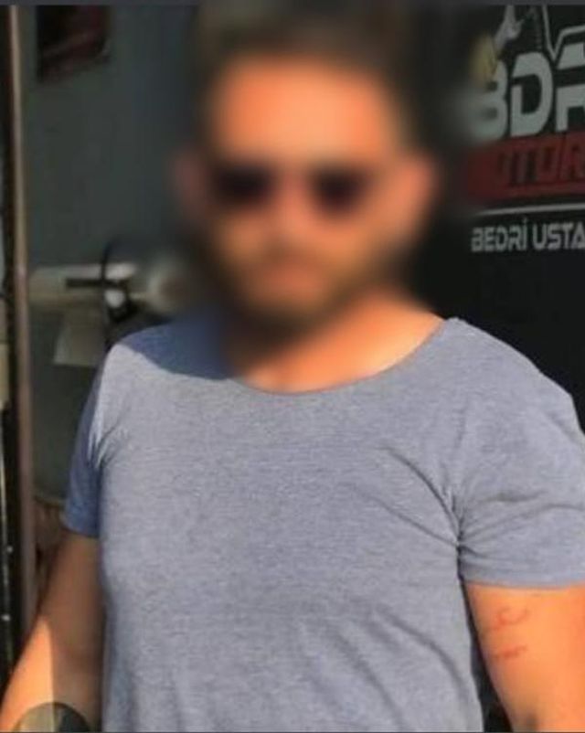 Uçak hostesine eski sevgilisi satırla saldırdı: Sen beni bırakamazsın, seni kimseye yar etmem, keserim