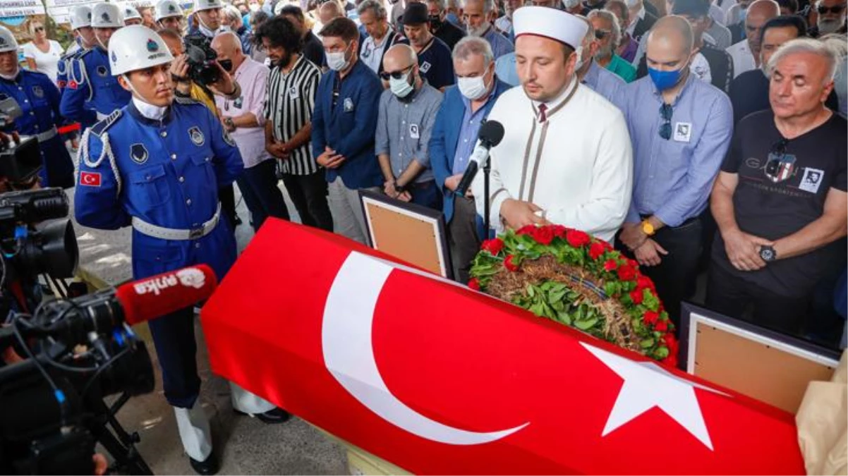 Yaşamını yitiren usta oyuncu Civan Canova toprağa verildi