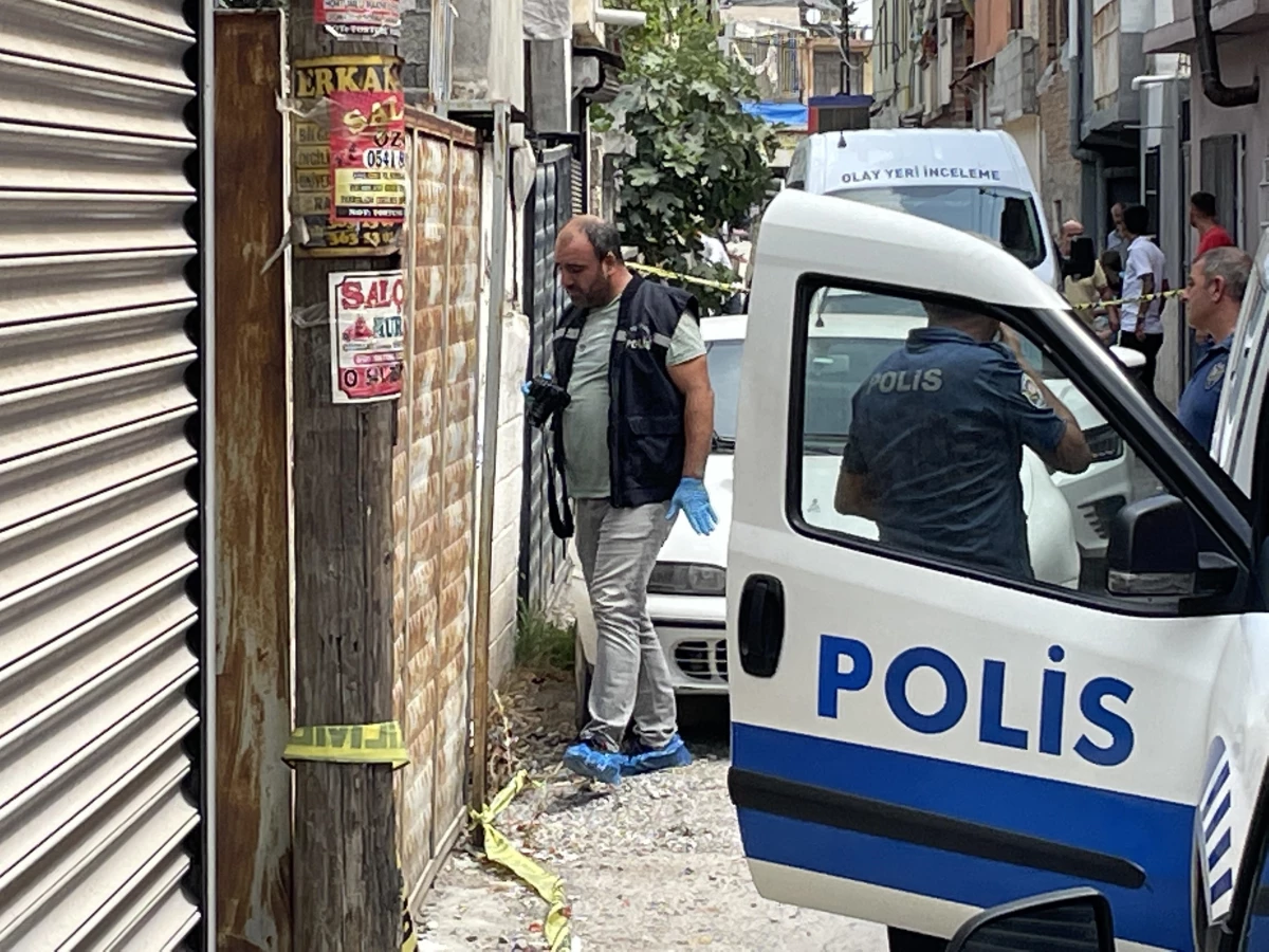 Adana\'da metruk evde erkek cesedi bulundu