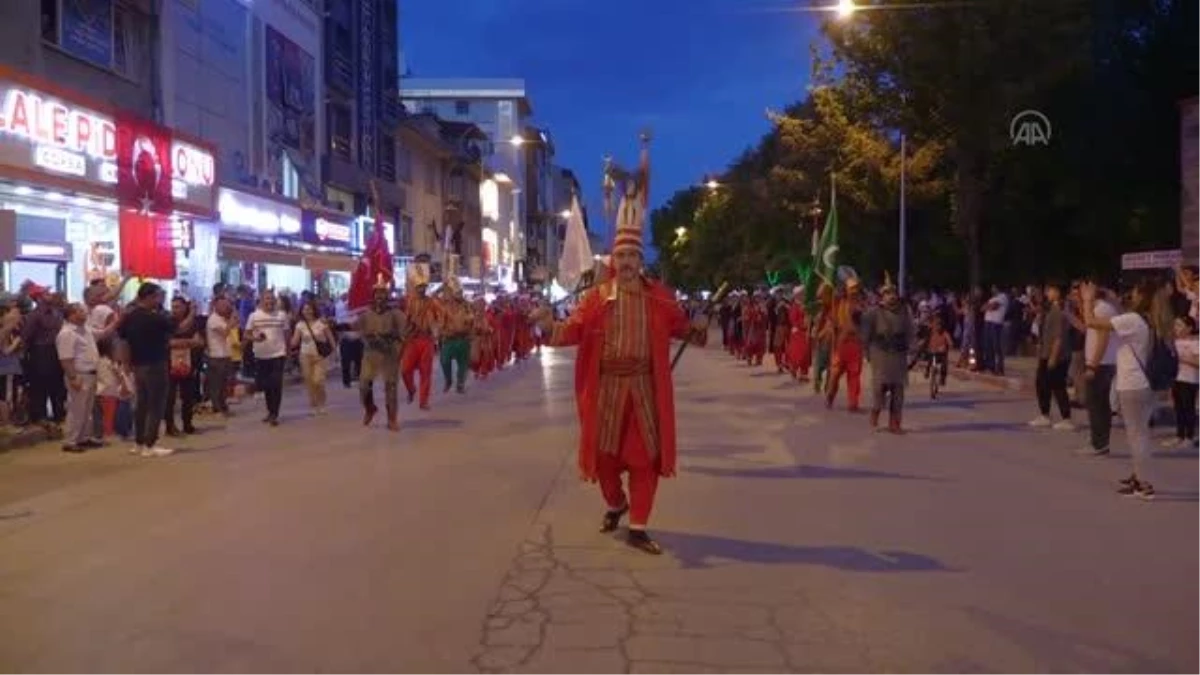 Afyonkarahisar\'da 1922 metrelik Türk bayrağıyla yürüyüş yapıldı