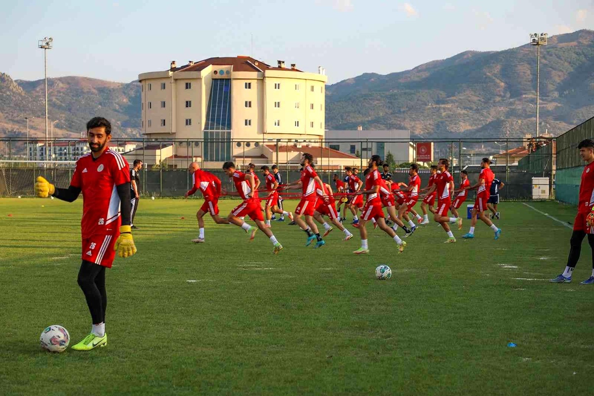 Afyonkarahisar\'a 100\'den fazla futbol takımı kamp için gelecek