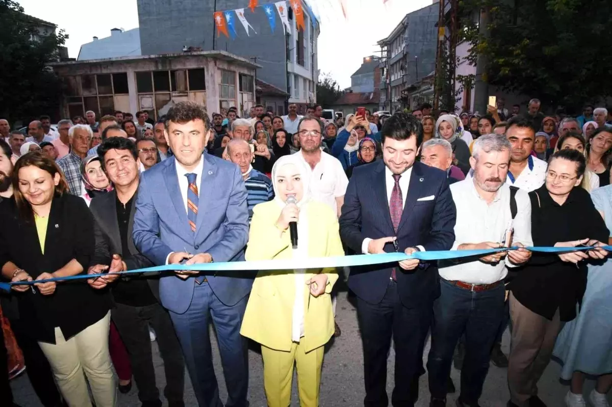 AK Parti Tepebaşı İlçe Başkanlığı Mahalle Temsilcilikleri açılışına yoğun katılım