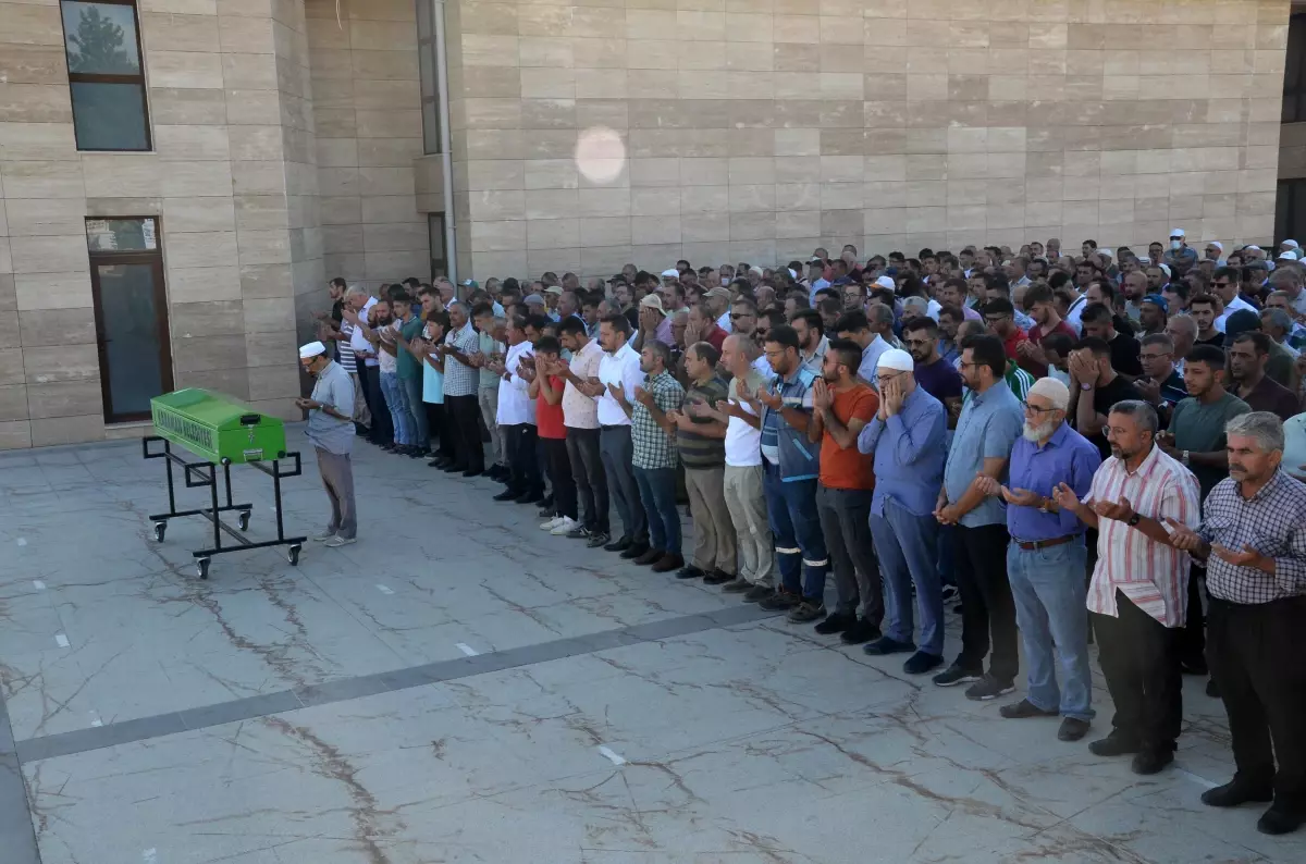 Aracıyla baraj gölüne düşerek hayatını kaybeden sürücünün cenazesi defnedildi