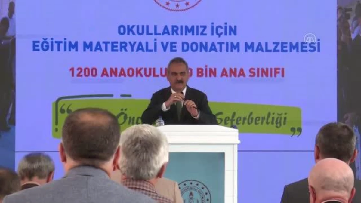 Bakan Özer: "Ders kitabı ayrı yardımcı kaynak ayrı gibi ikilem eğitim sisteminde kalmayacak"