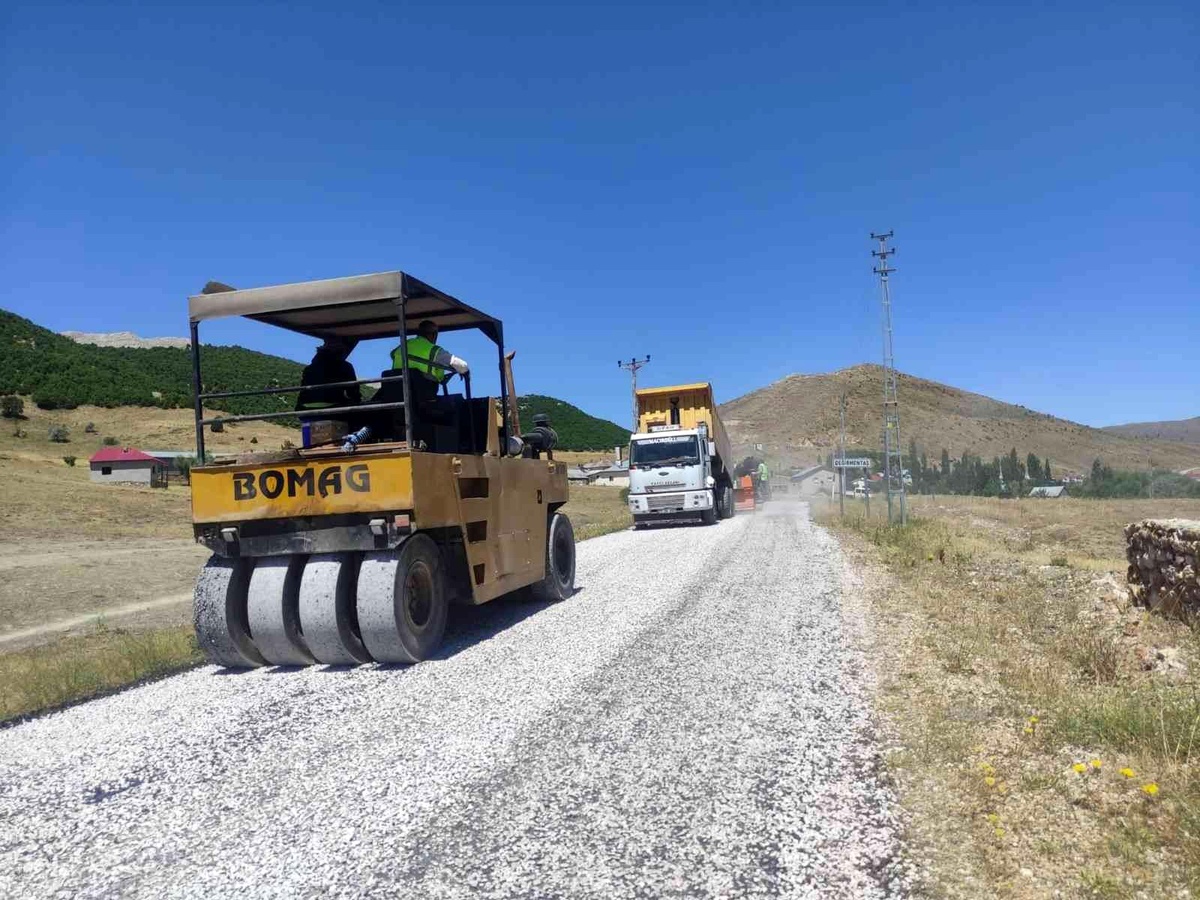Başkan Büyükkılıç: "Kırsal mahallelere 2 ayda 276 kilometre asfalt kaplama çalışması yaptık"
