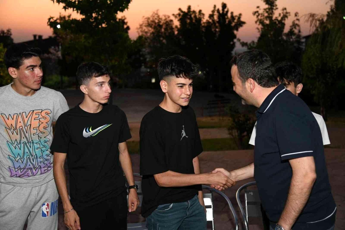 Başkan Özlü: "Tüm Türkiye\'ye örnek gençlik çalışmaları yaptık"