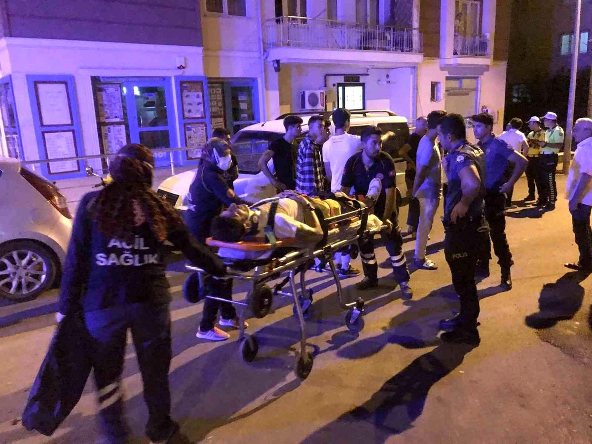 Bilecik\'te seyir halinde motosikletin devrilmesi sonucu 2 kişi yaralandı